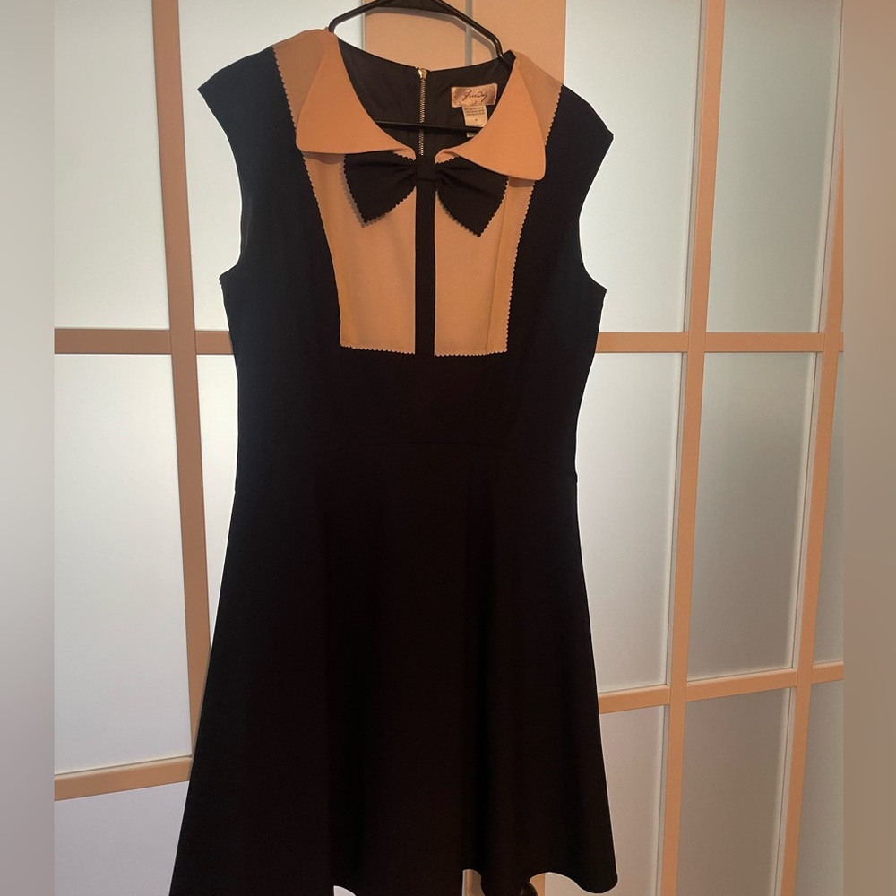 ModCloth M bow tie dress rare medium black collar